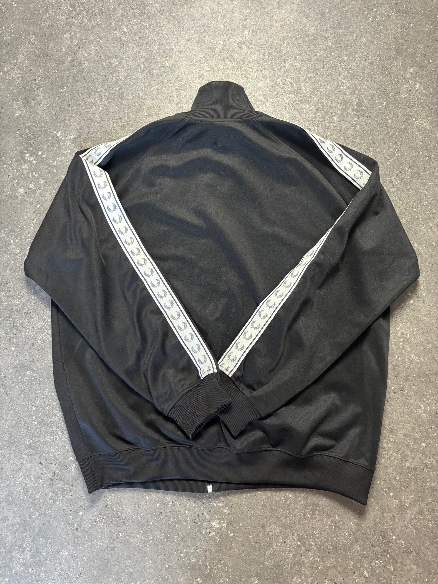 Fred Perry Jacke (XL)