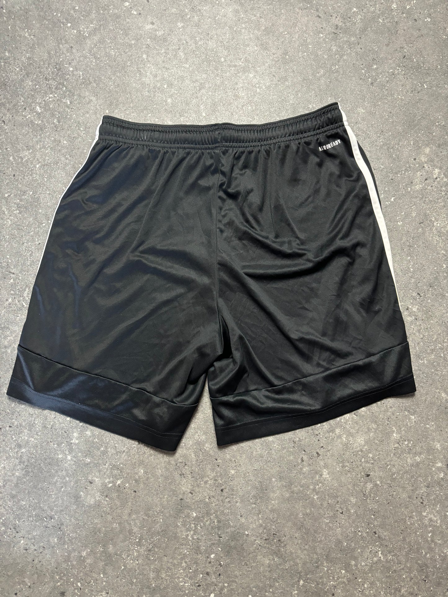 Adidas Shorts (M)