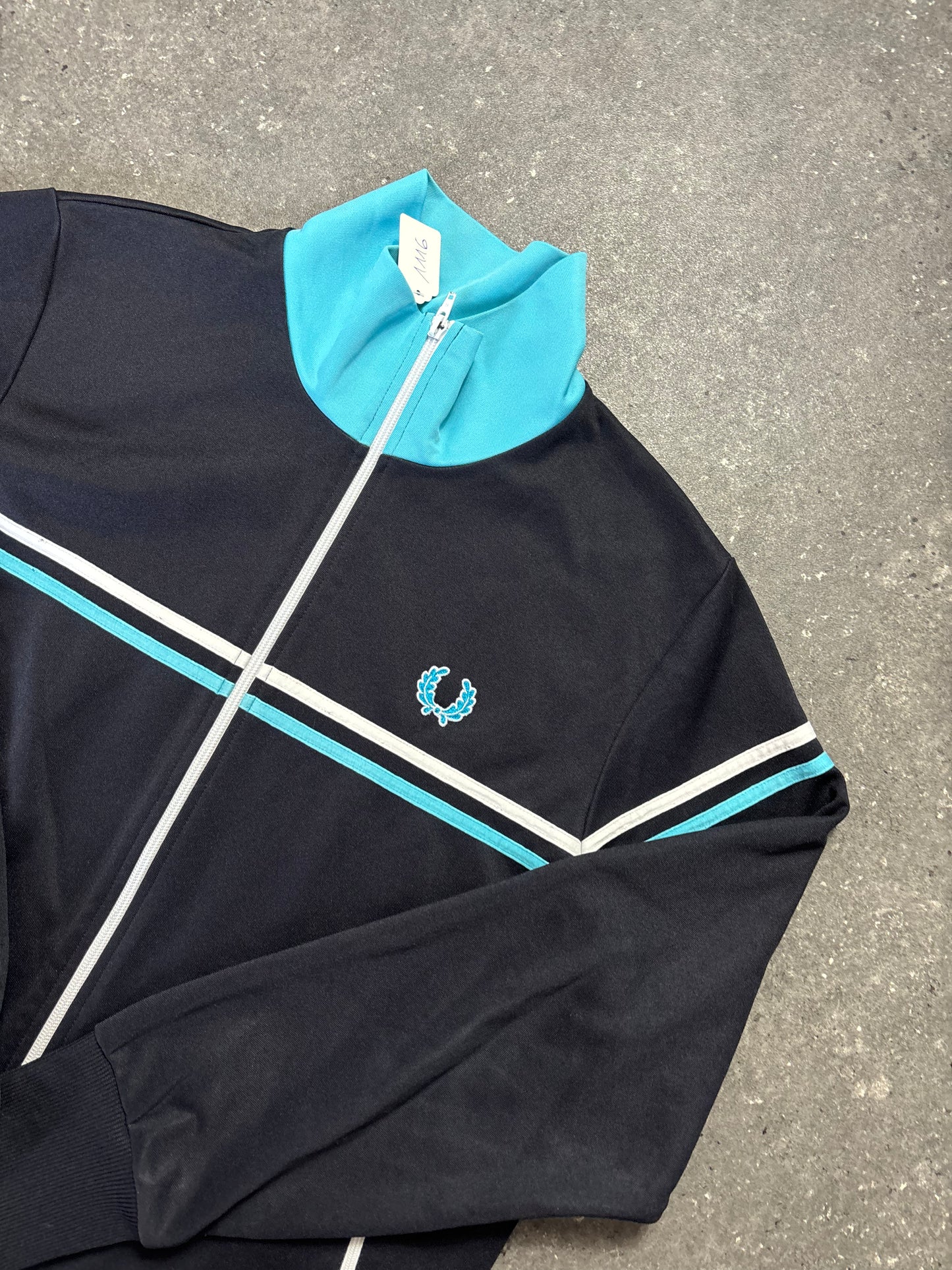 Fred Perry Jacke (XL)