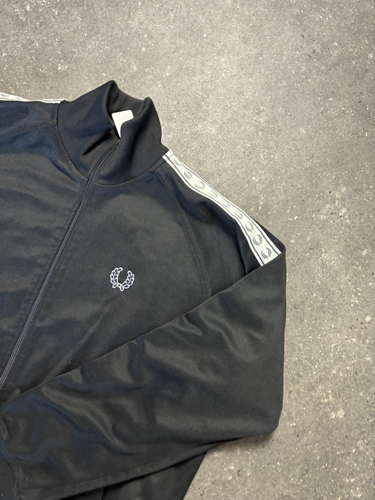 Fred Perry Jacke (XL)