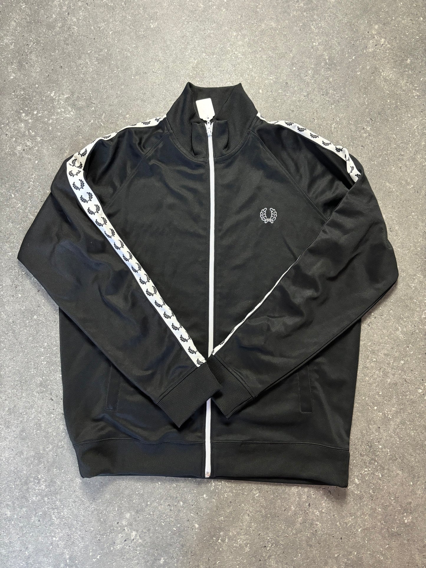 Fred Perry Jacke (XL)