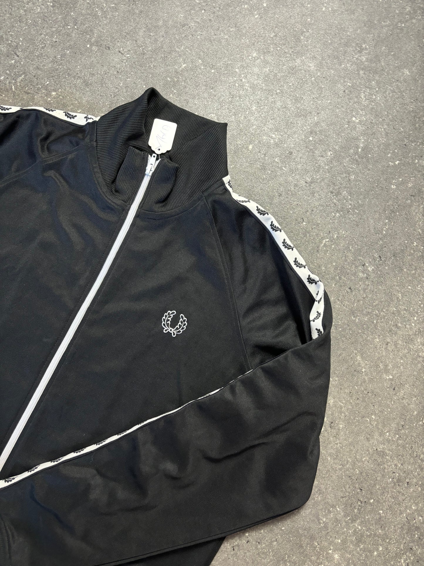 Fred Perry Jacke (XL)