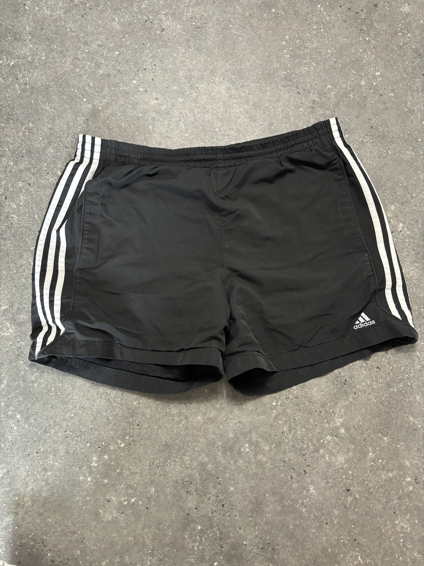 Adidas Shorts (L)