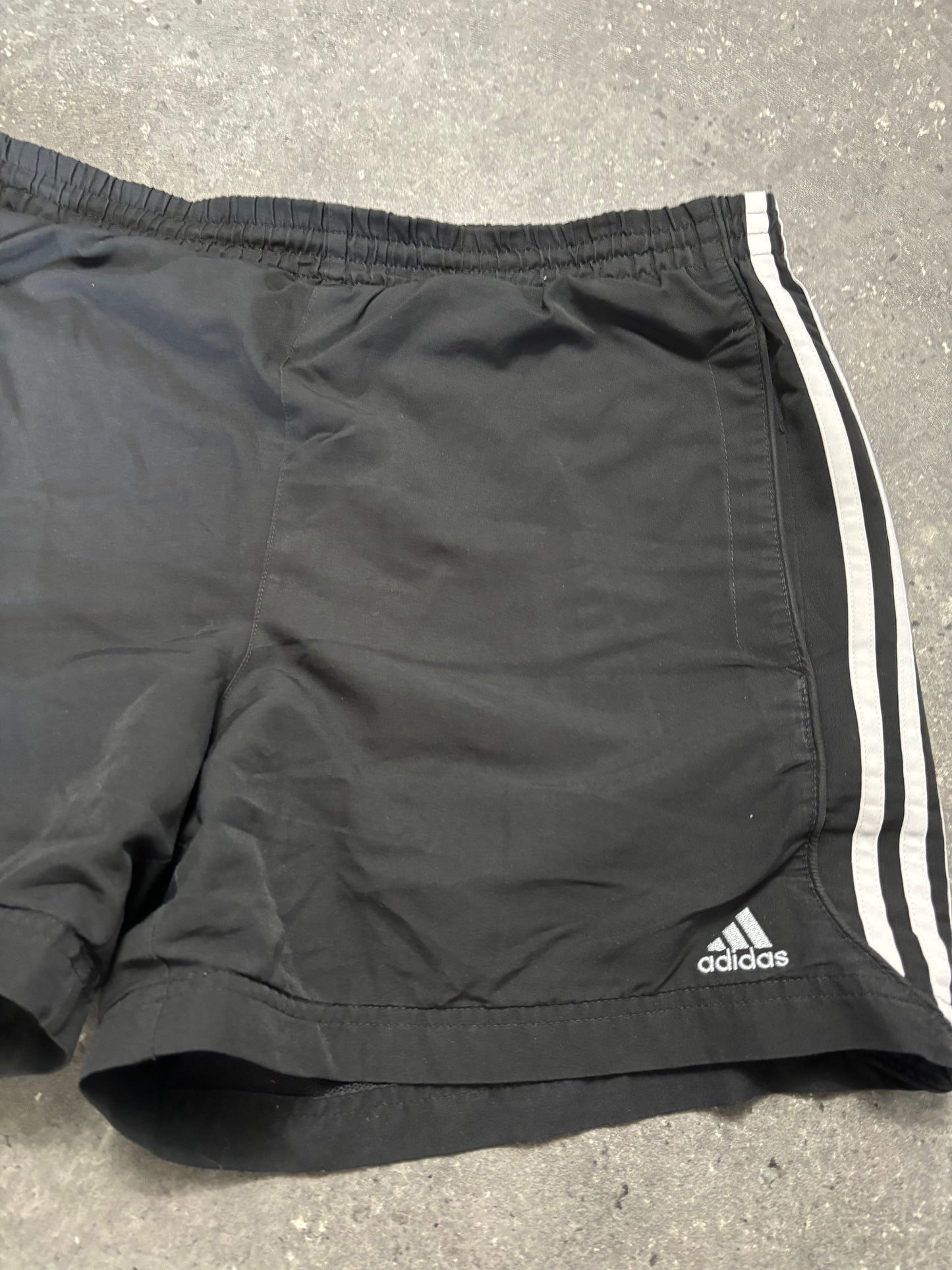 Adidas Shorts (L)