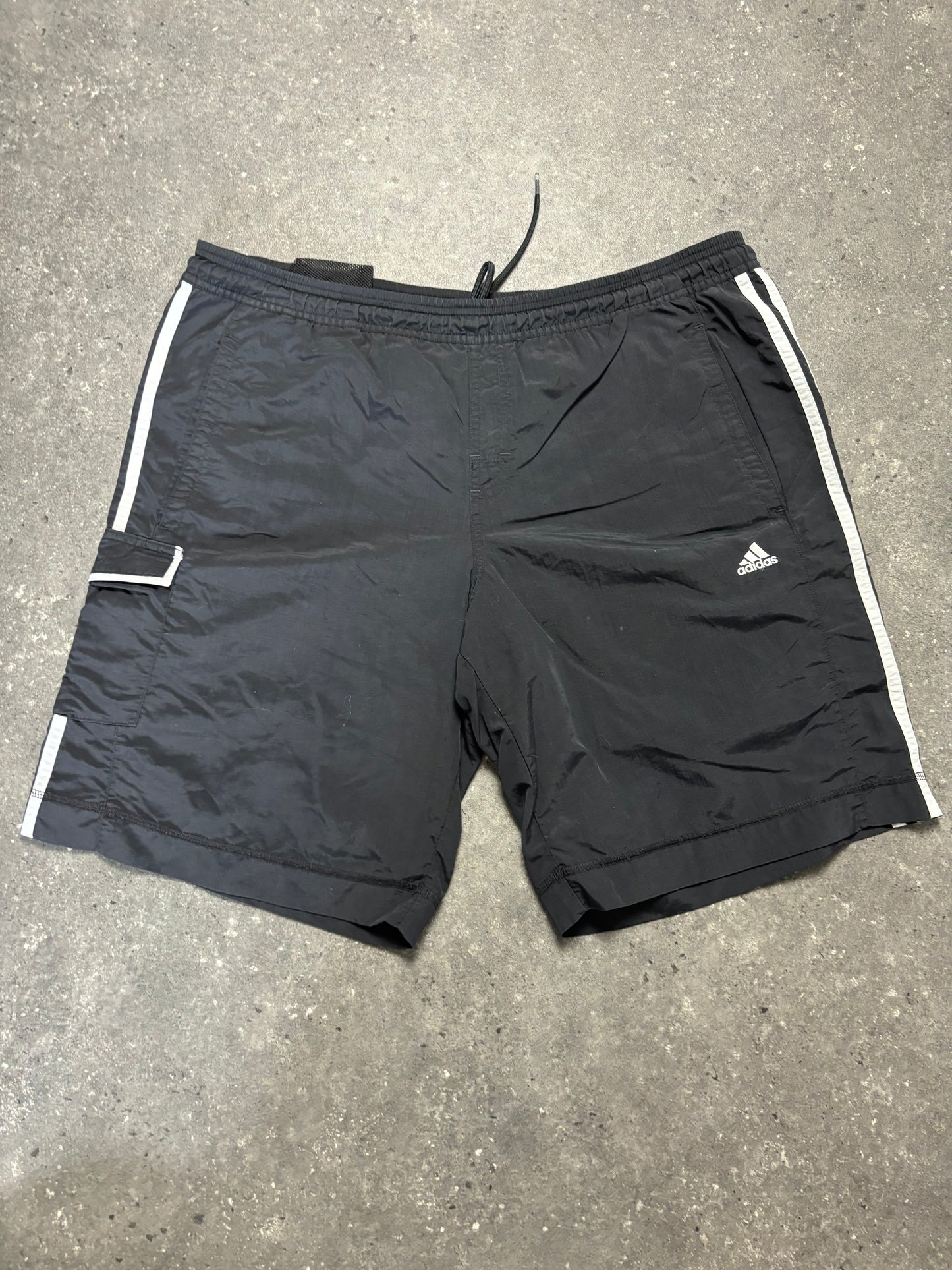 Adidas Shorts (L)