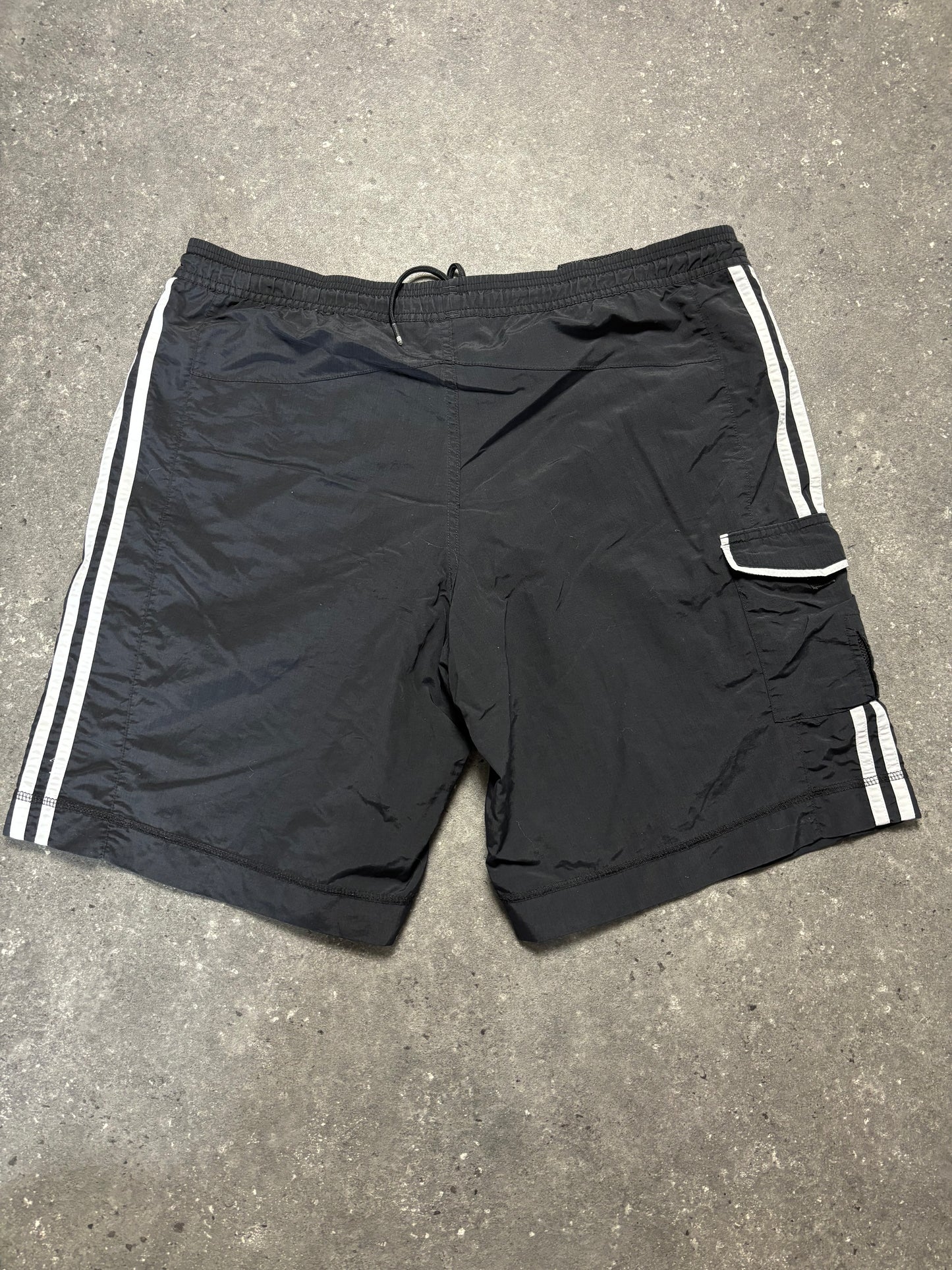 Adidas Shorts (L)