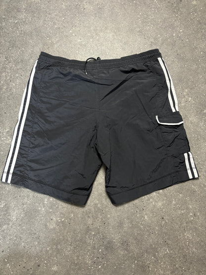 Adidas Shorts (L)