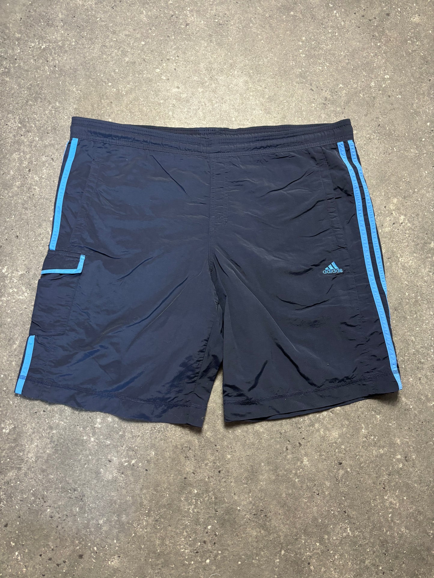 Adidas Shorts (L)