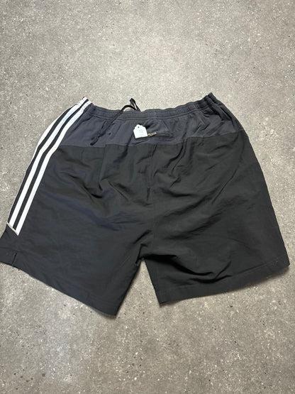 Adidas Shorts (M)