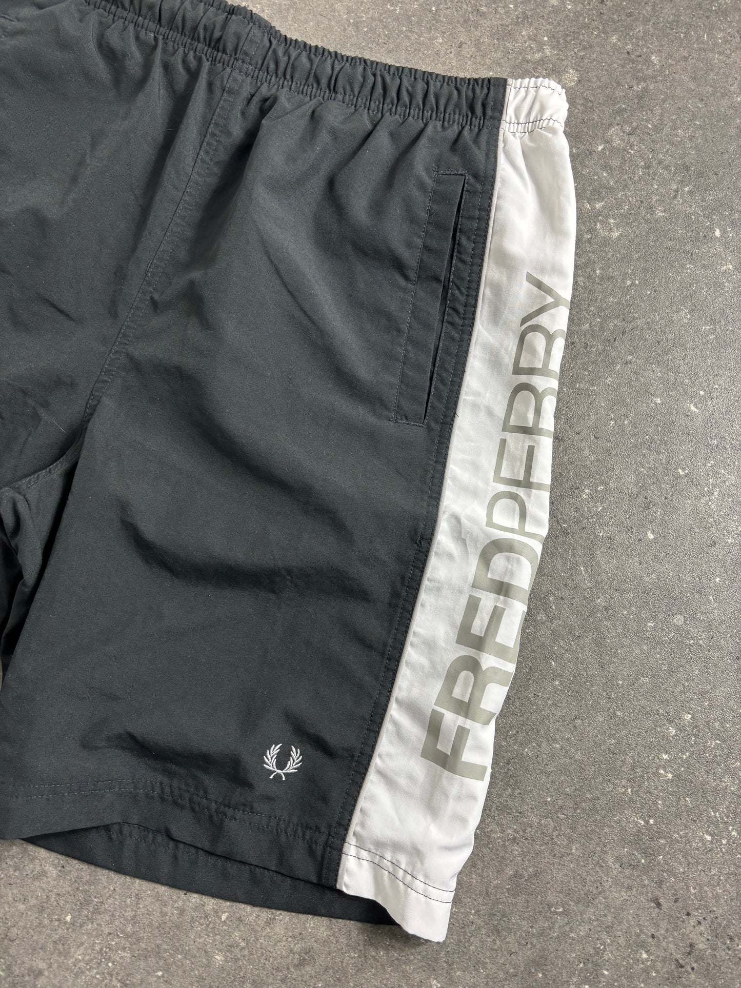 Fred Perry Shorts (M)