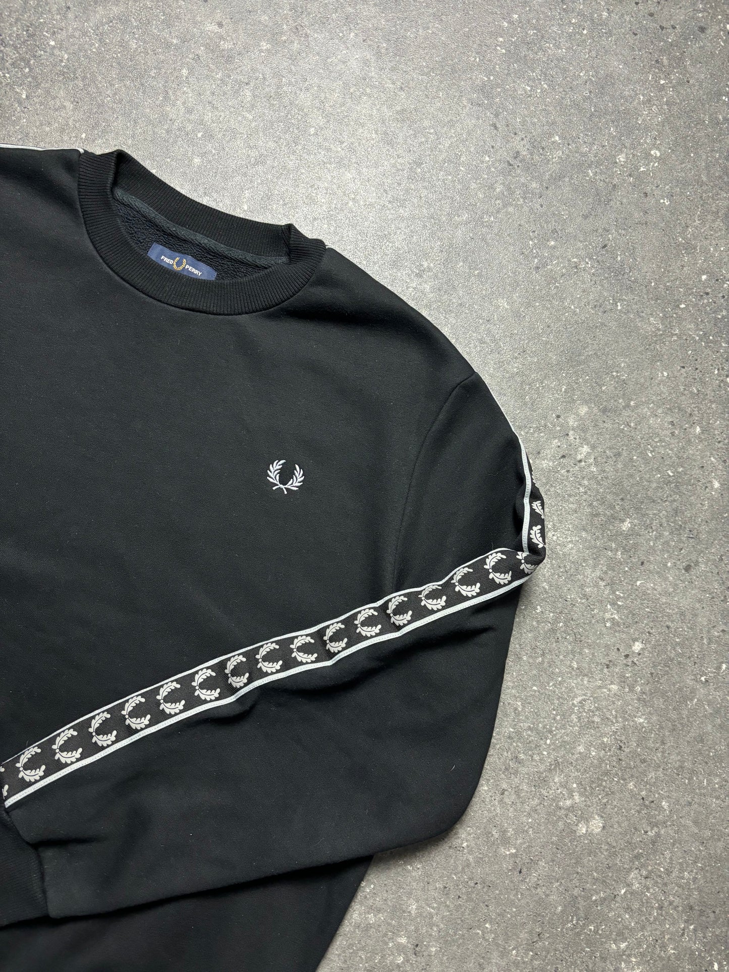 Fred Perry Sweater (XL)