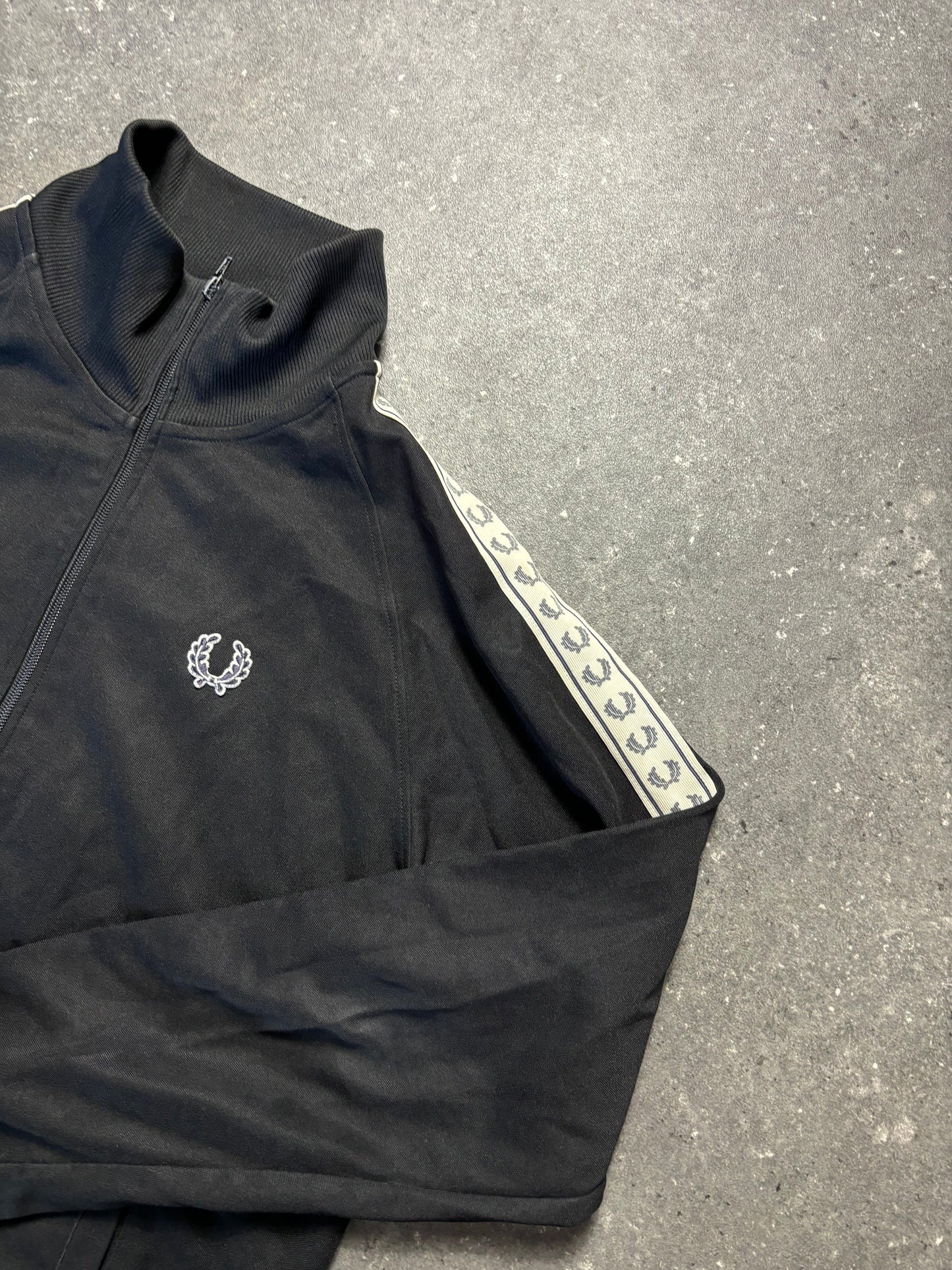 Fred Perry Jacke (XL)