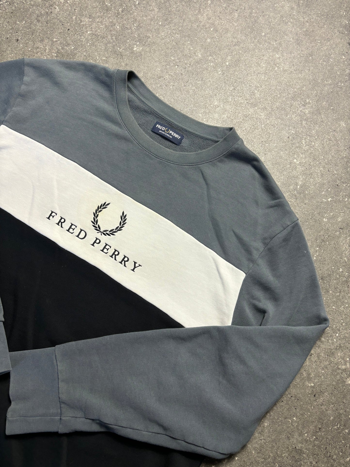 Fred Perry Sweater (XL)