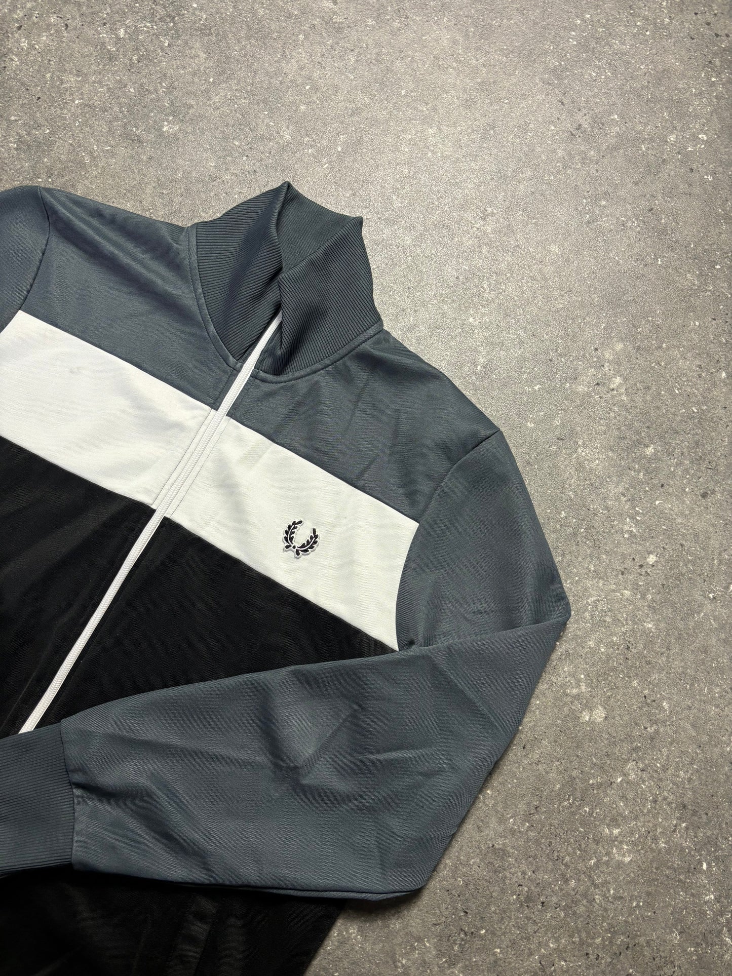 Fred Perry Jacke (XL)