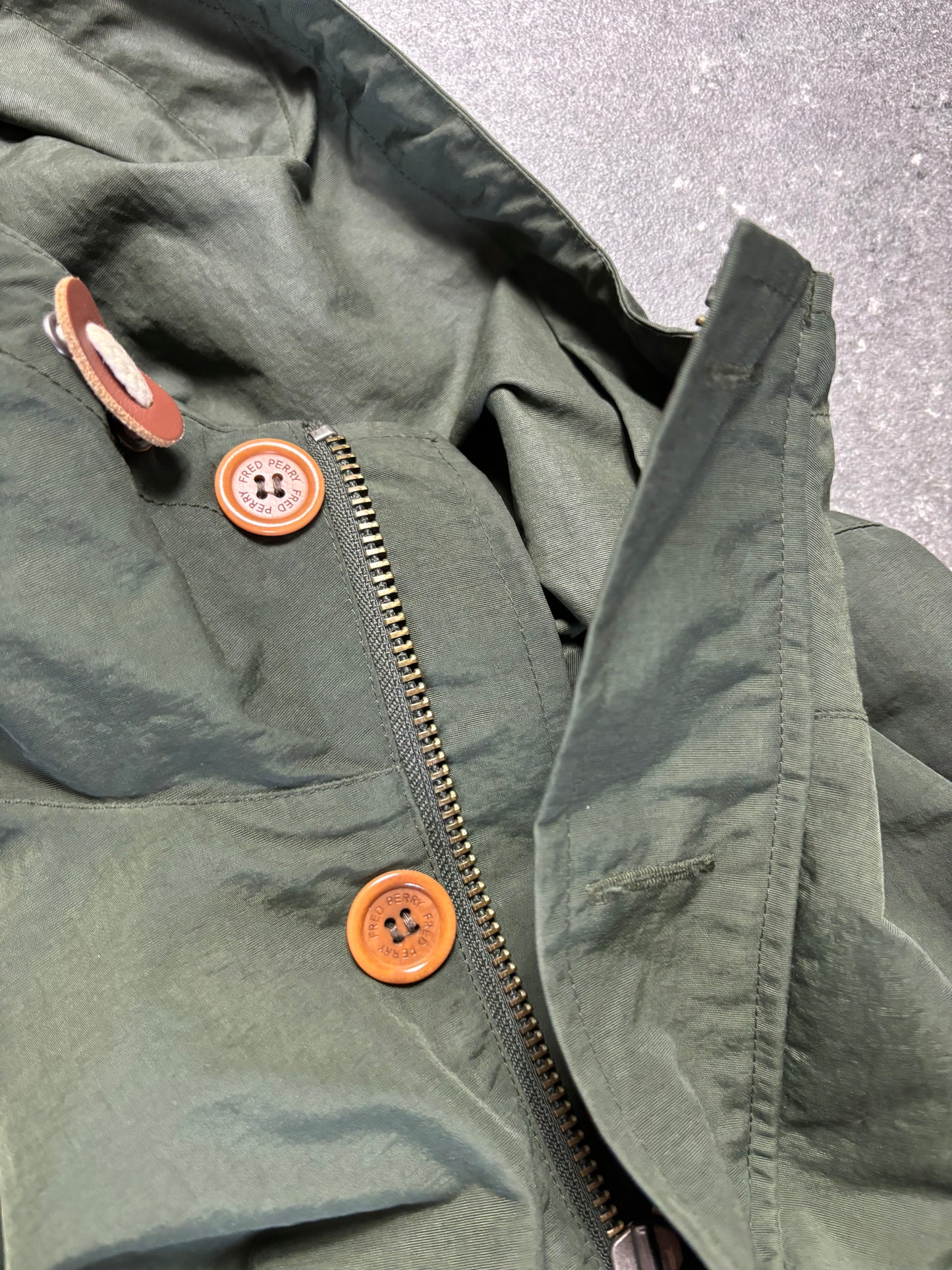 Fred Perry Parker (L)